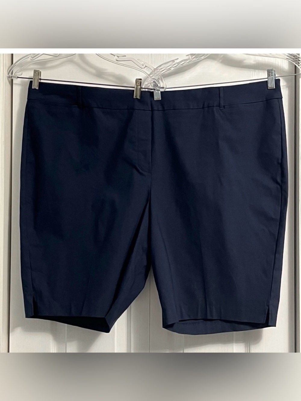 PENNINGTONS Universal Fit Savvy navy blue Bermuda shorts NWT women’s size 32